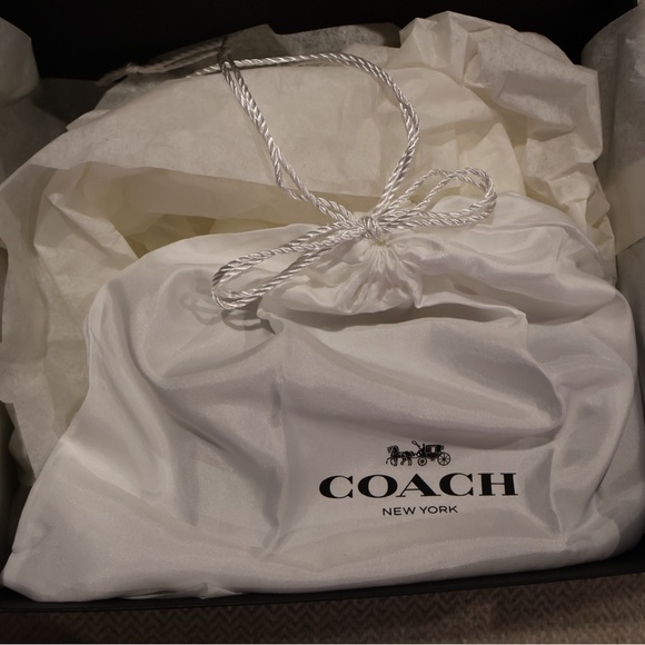 Coach Penn B4/ Black Shoulder Bag Signature Patent Leather CM552 - Picture 14 of 14